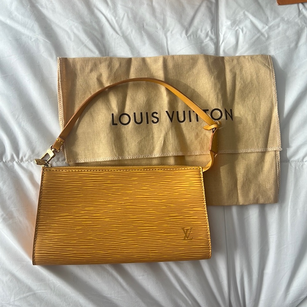 Louis Vuitton Epi Leather Pochette W/ full inclusion